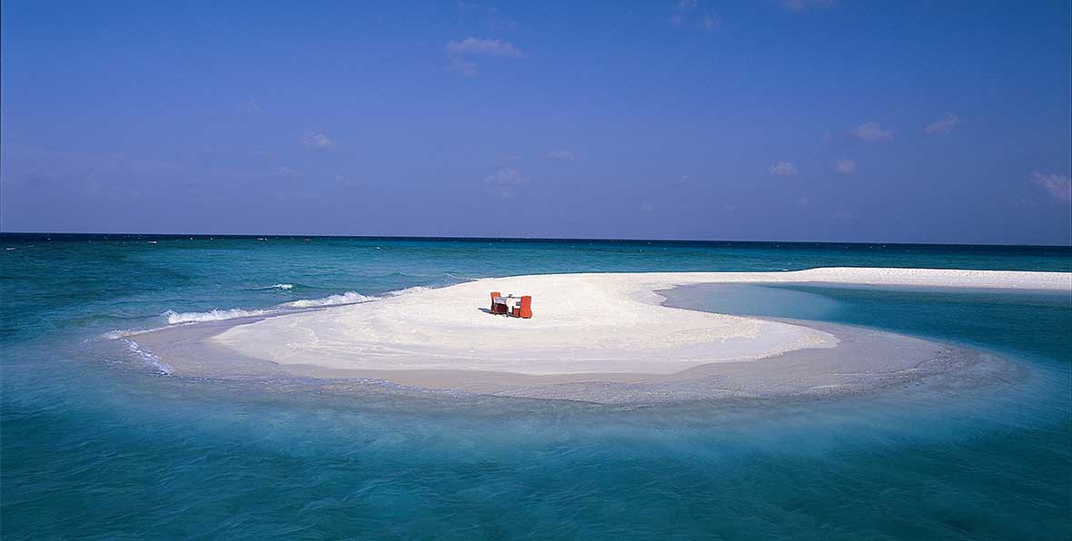 Banyan Tree Maldives Sandbank Dining - arenatours.com