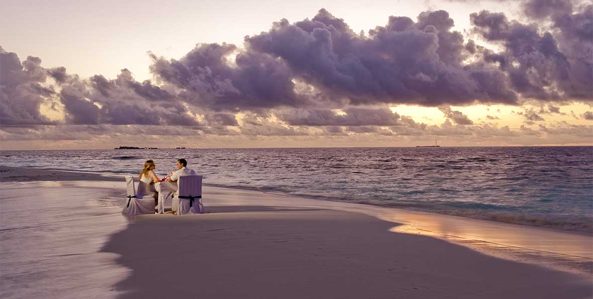 Banyan Tree Maldives Sandbank Dining - arenatours.com