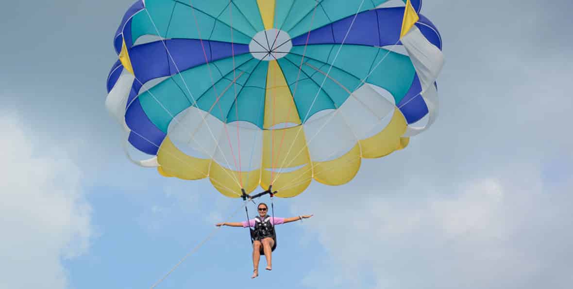 Hurawalhi Maldives Parasailing X - arenatours.com