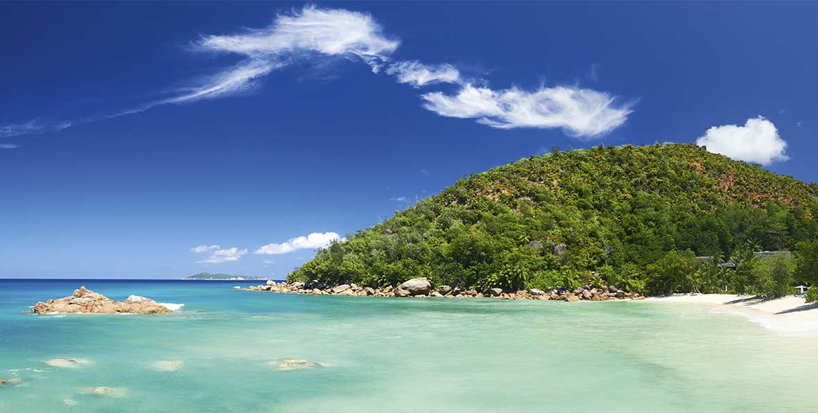 agua turquesa en Constance Lemuria Praslin