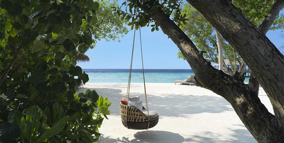 columpio en la playa en Vakkaru Maldives