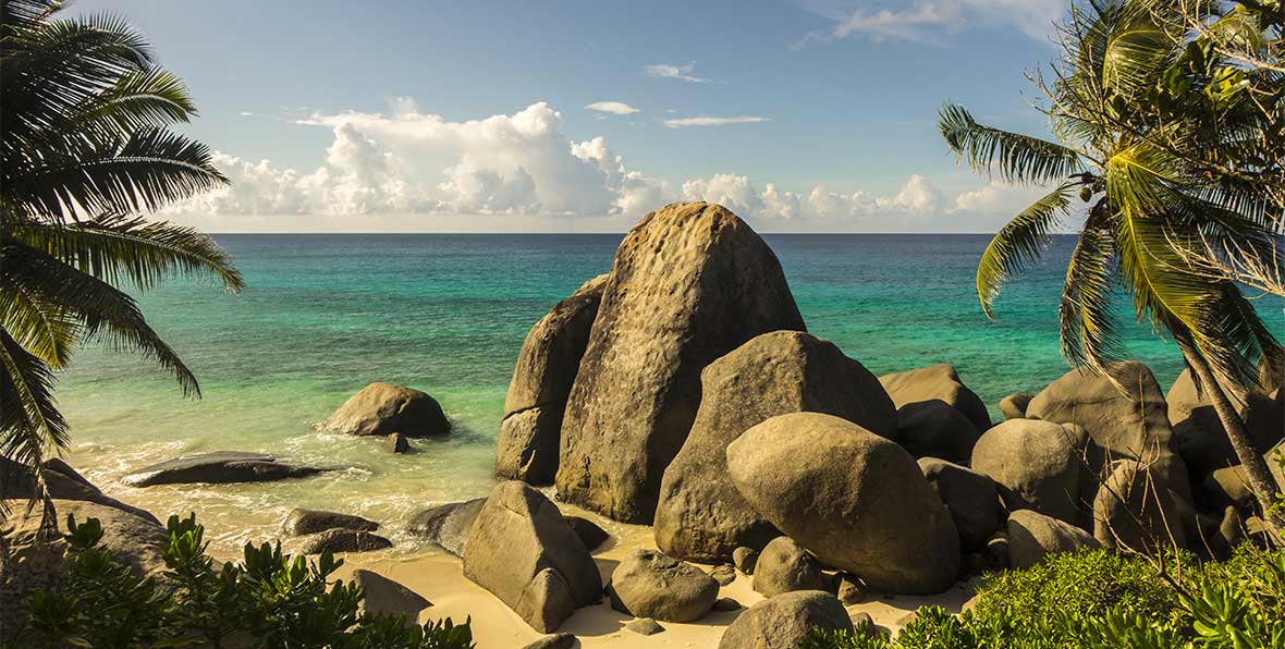 Carana Beach Hotel Seychelles - arenatours.com