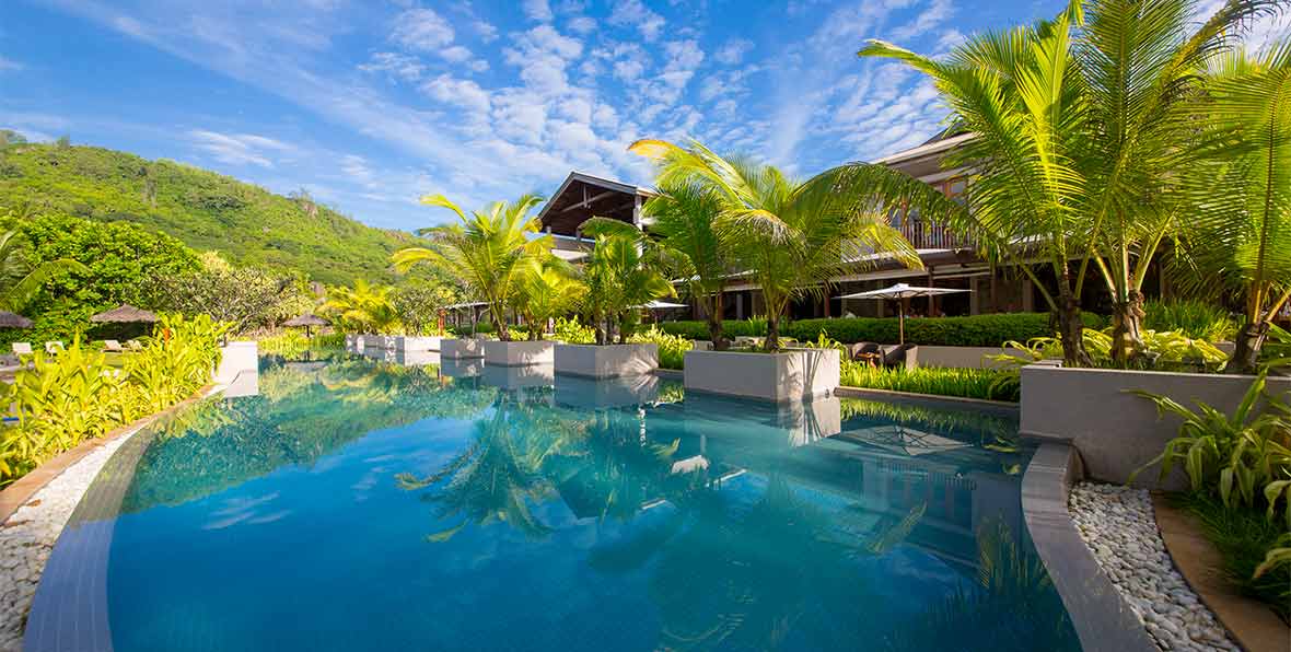 la piscina del Kempinski Seychelles