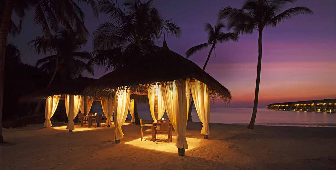 Reethi Faaru Resort por la noche