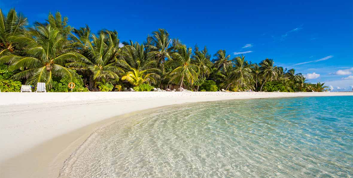 playa de arena blanca de Summer Island Maldives