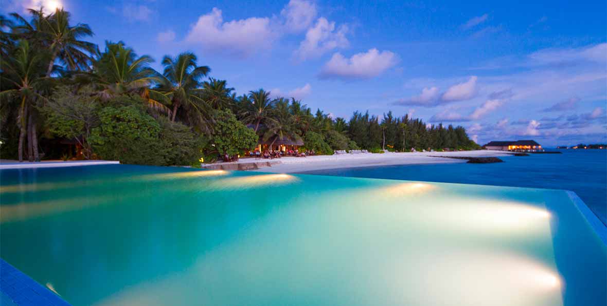 la piscina del Summer Island Maldivas