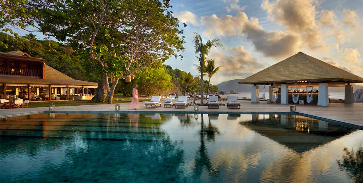 la piscina principal del Six Senses Seychelles