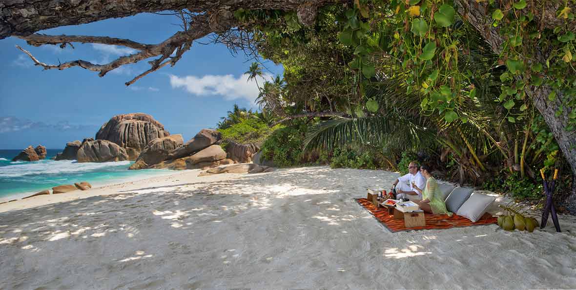 pic nic en la arena de Six Senses Seychelles