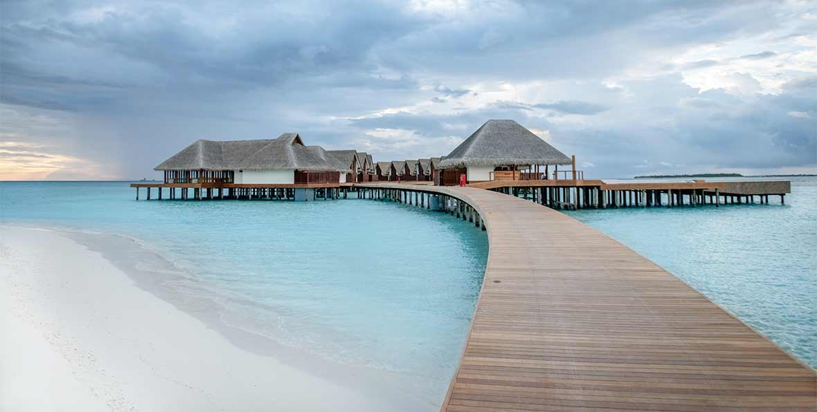 el muelle de Heritance Aarah Maldives