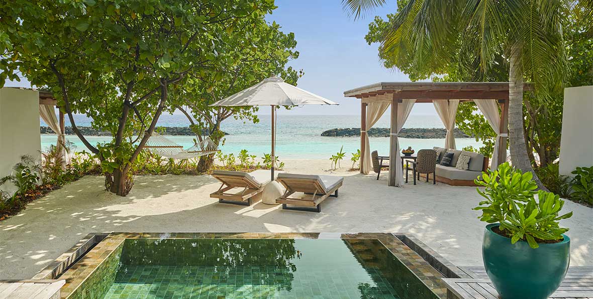 Fairmont Maldives Sirru Fen Fushi Beach Sunrise Villa - arenatours.com