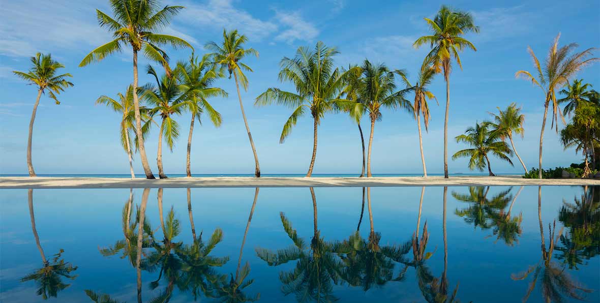 la piscina principal del Pullman Maldives Maamutaa