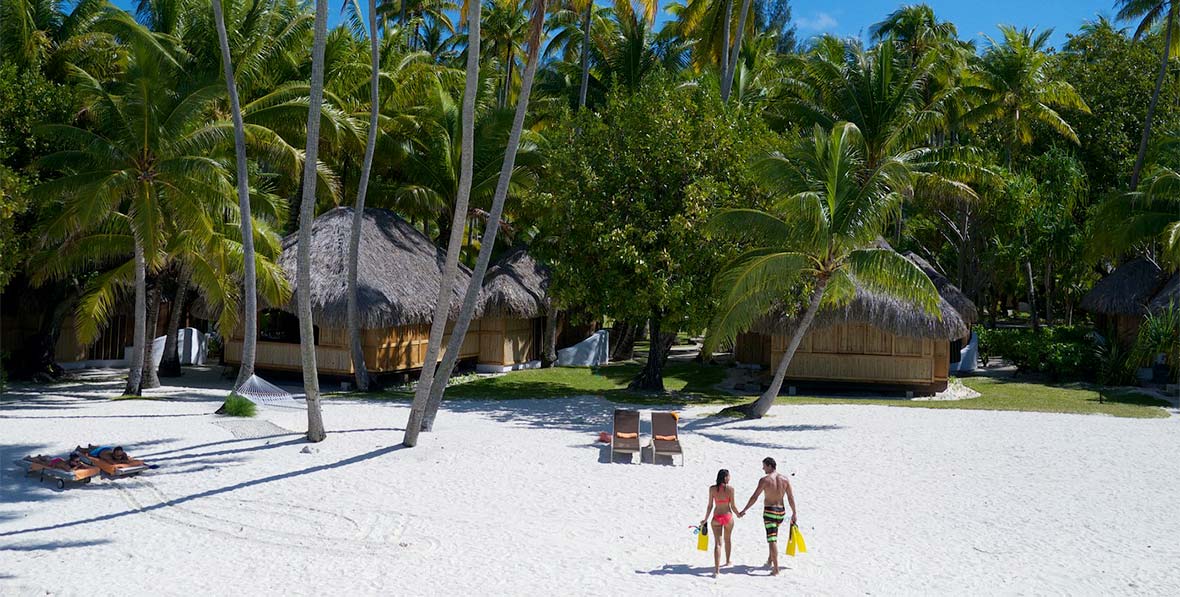 pareja en Bora Bora Pearl Beach