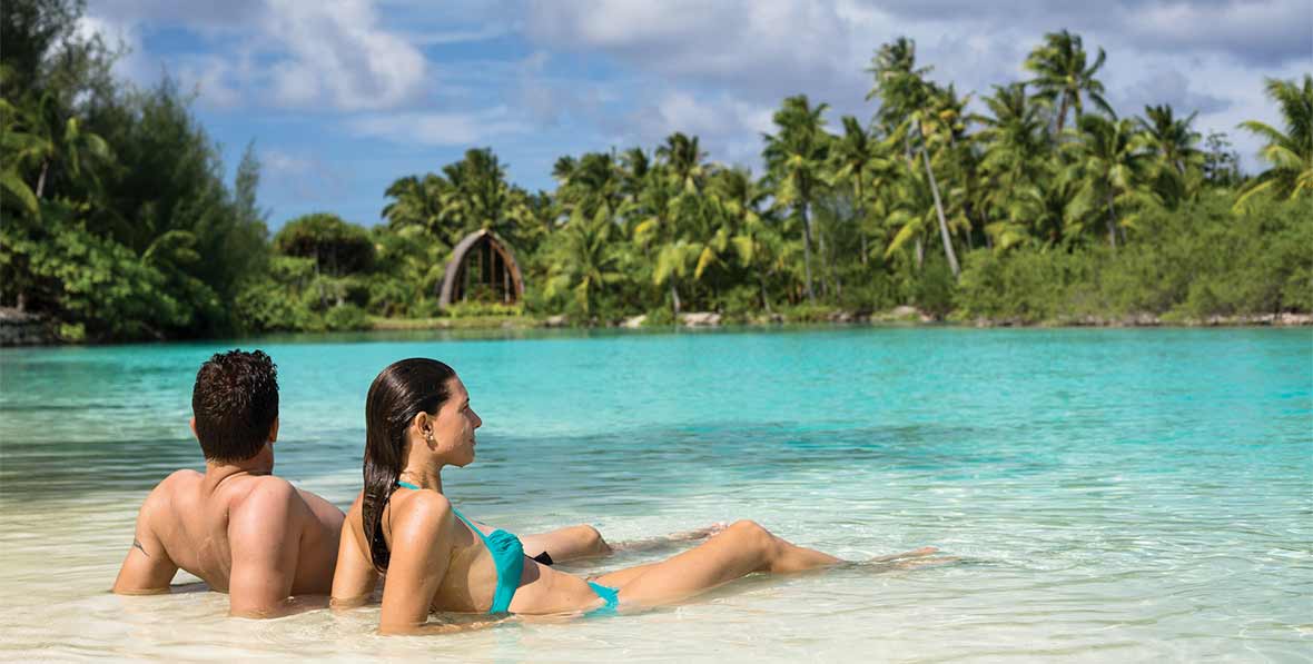 relax en la playa de Four Seasons Resort Bora Bora