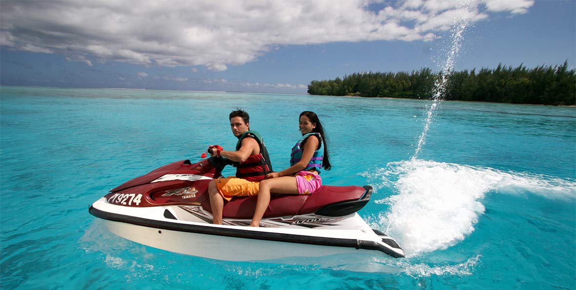 Scopri Bora Bora in moto d'acqua