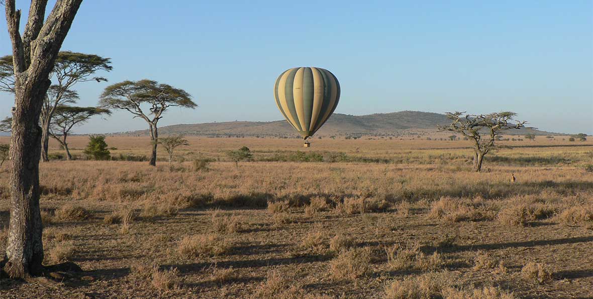 Safari en globo en Serengueti al amanecer