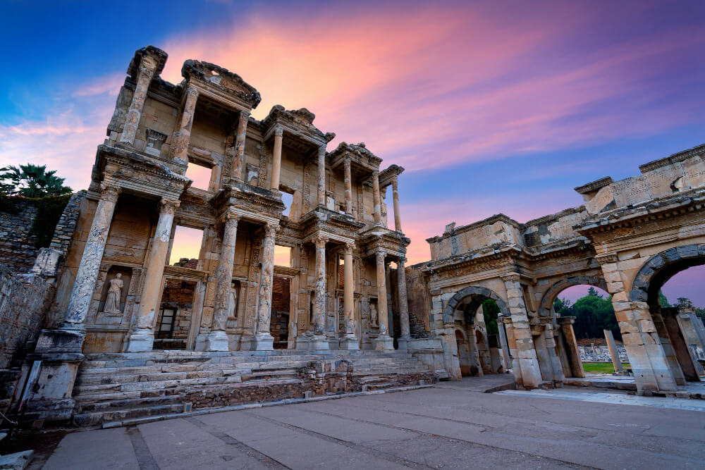 Biblioteca Celsus en la ciudad antigua de Éfeso en Izmir, Turquía.