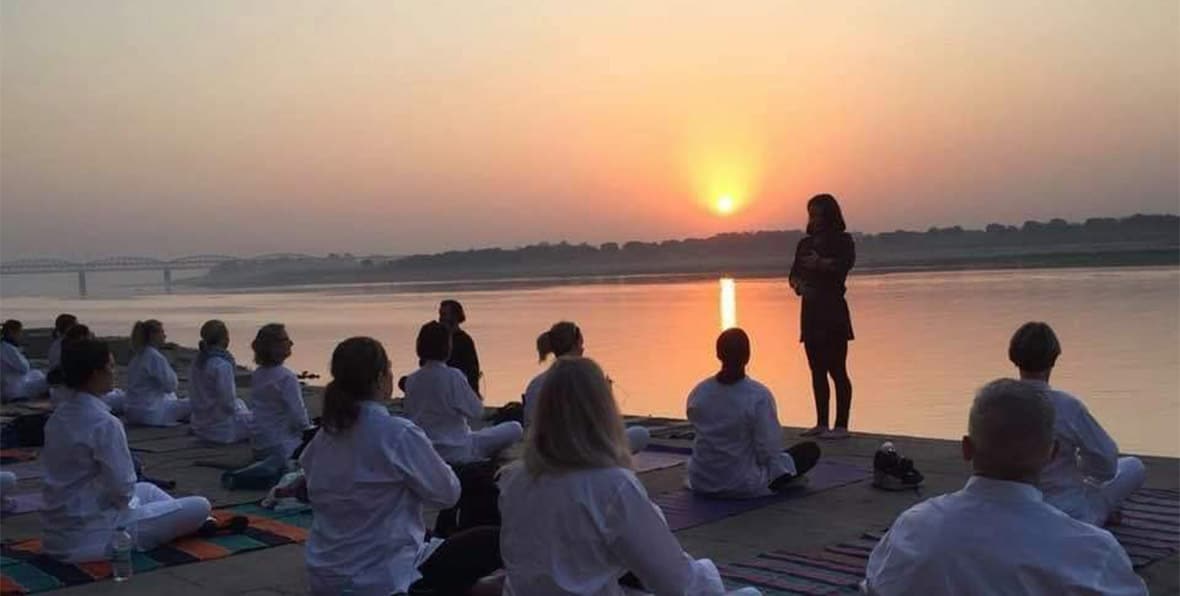 Séance de yoga à Varanasi