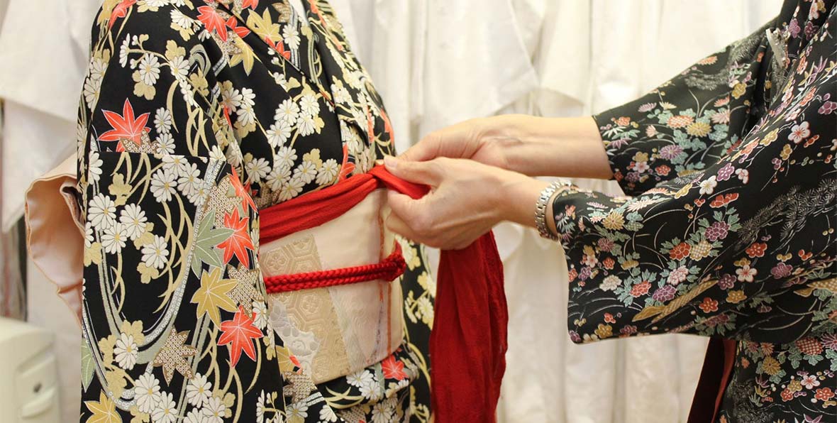 Nächtliche Tour durch Kyoto im Kimono