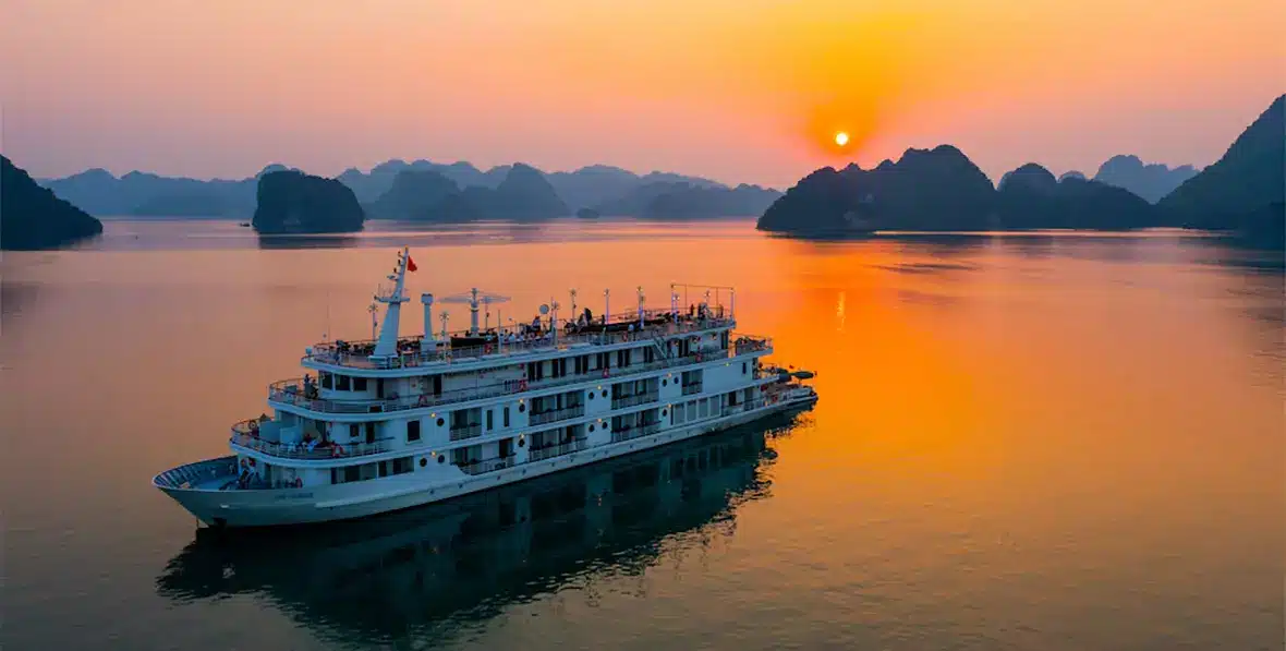 Paradise Elegance Cruise Vietnam - arenastours.com -