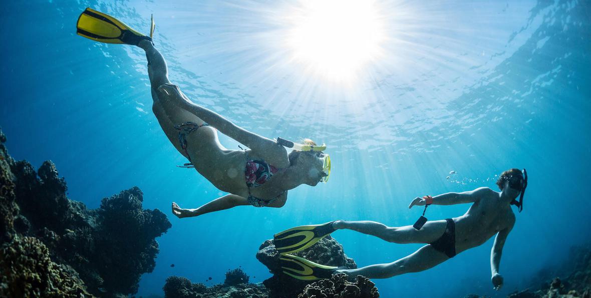 snorkeling en las aguas de Atmosphere Kanifushi Maldives