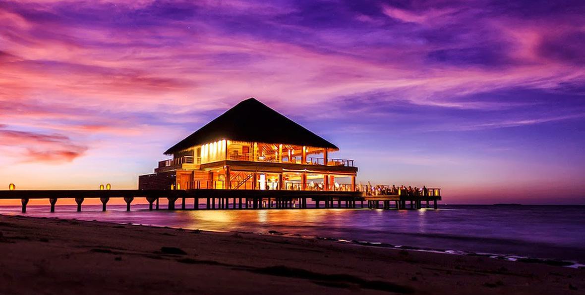 Dusit Thani Maldives al atardecer