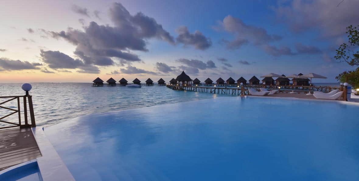 piscina y water villas en Thulhagiri maldives